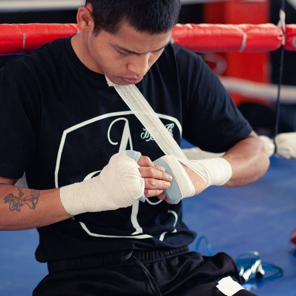 A focused man in athletic wear preparing for a workout.